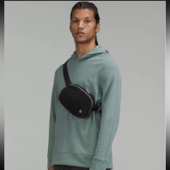 Lululemon Everywhere Belt Bag - Picture 6 of 8